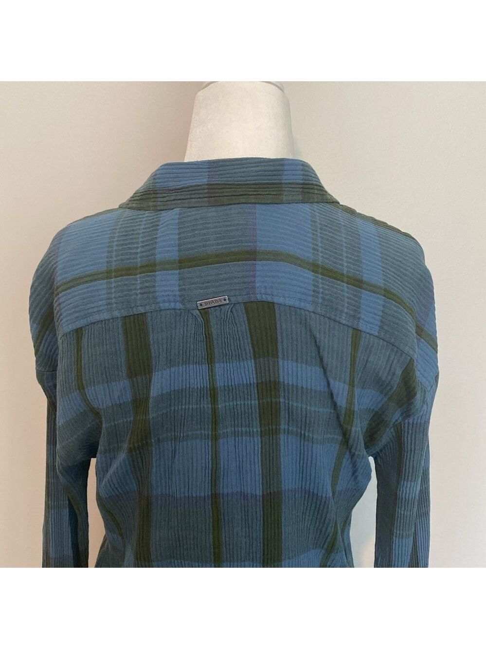 PrAna women’s blue note plaid Aconic organic cotton crinkle button down - Picture 5 of 10